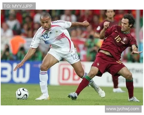 足球传奇亨利的时尚穿搭解析引领潮流风向标