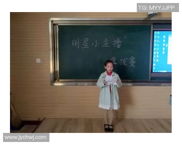 足球明星立牌合影照片展现球场魅力与明星风采的精彩瞬间 足球明星立牌合影照片展现球场魅力与明星风采的精彩瞬间